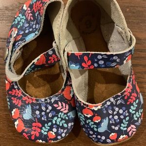 Mon Petit Shoes navy floral size 6